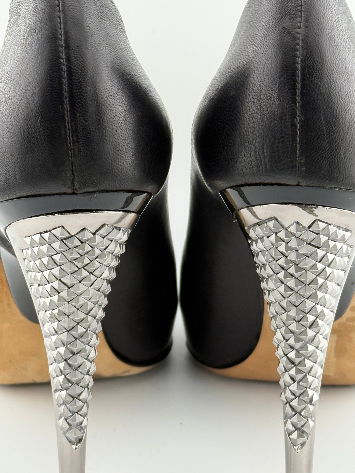 Jimmy Choo Heeled Pumps with Statement Heel - Black/Silver (EUR 40)