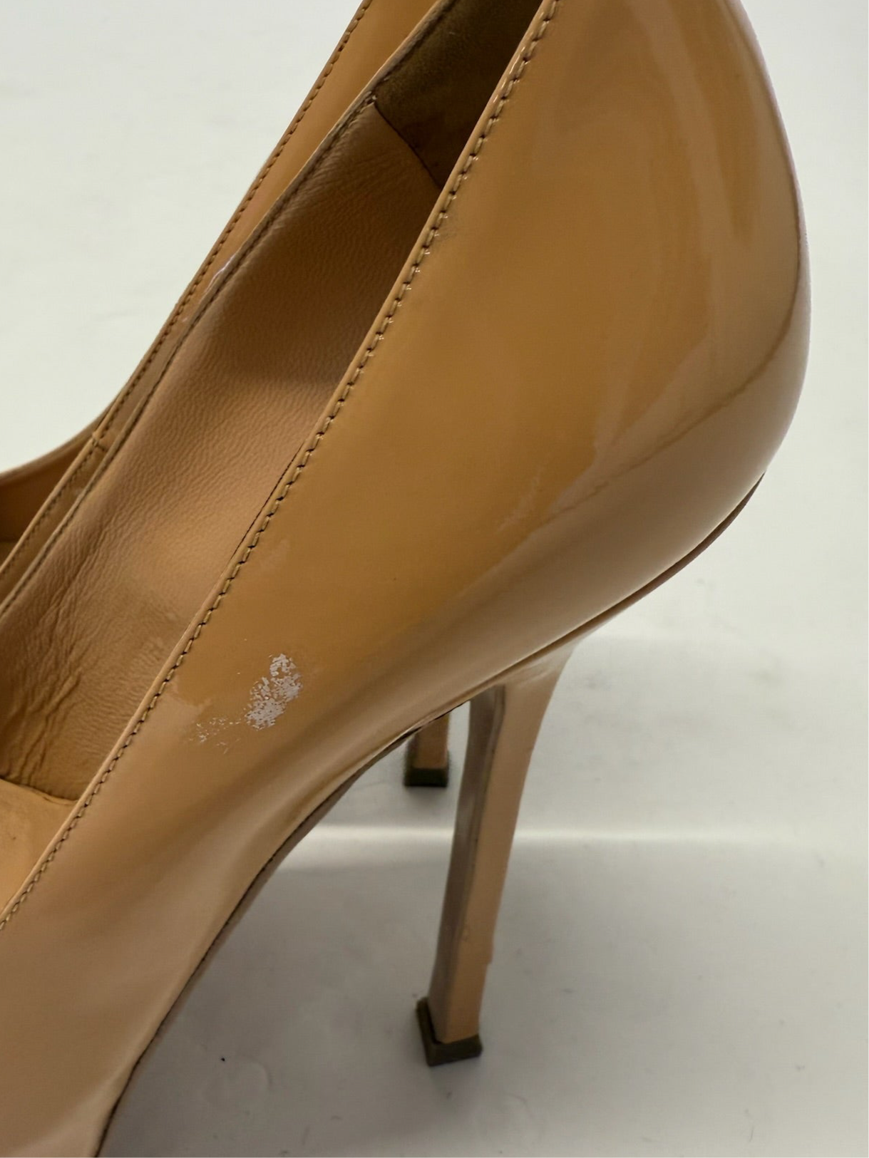 Saint Laurent Tribtoo Platform Round Toe Heels - Patent Nude (39.5 EUR)