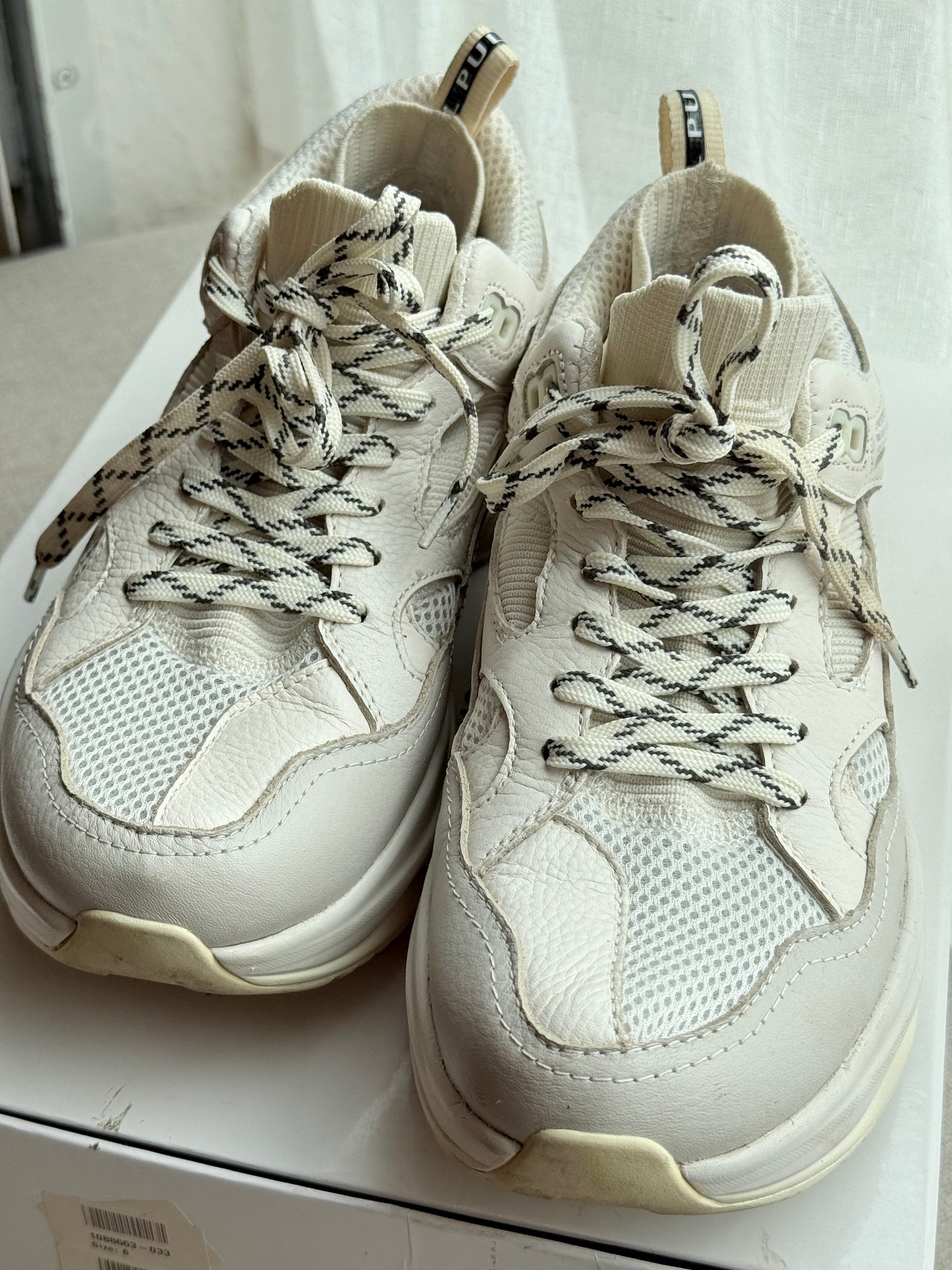 Brand Black Saga Trainers – Size 6