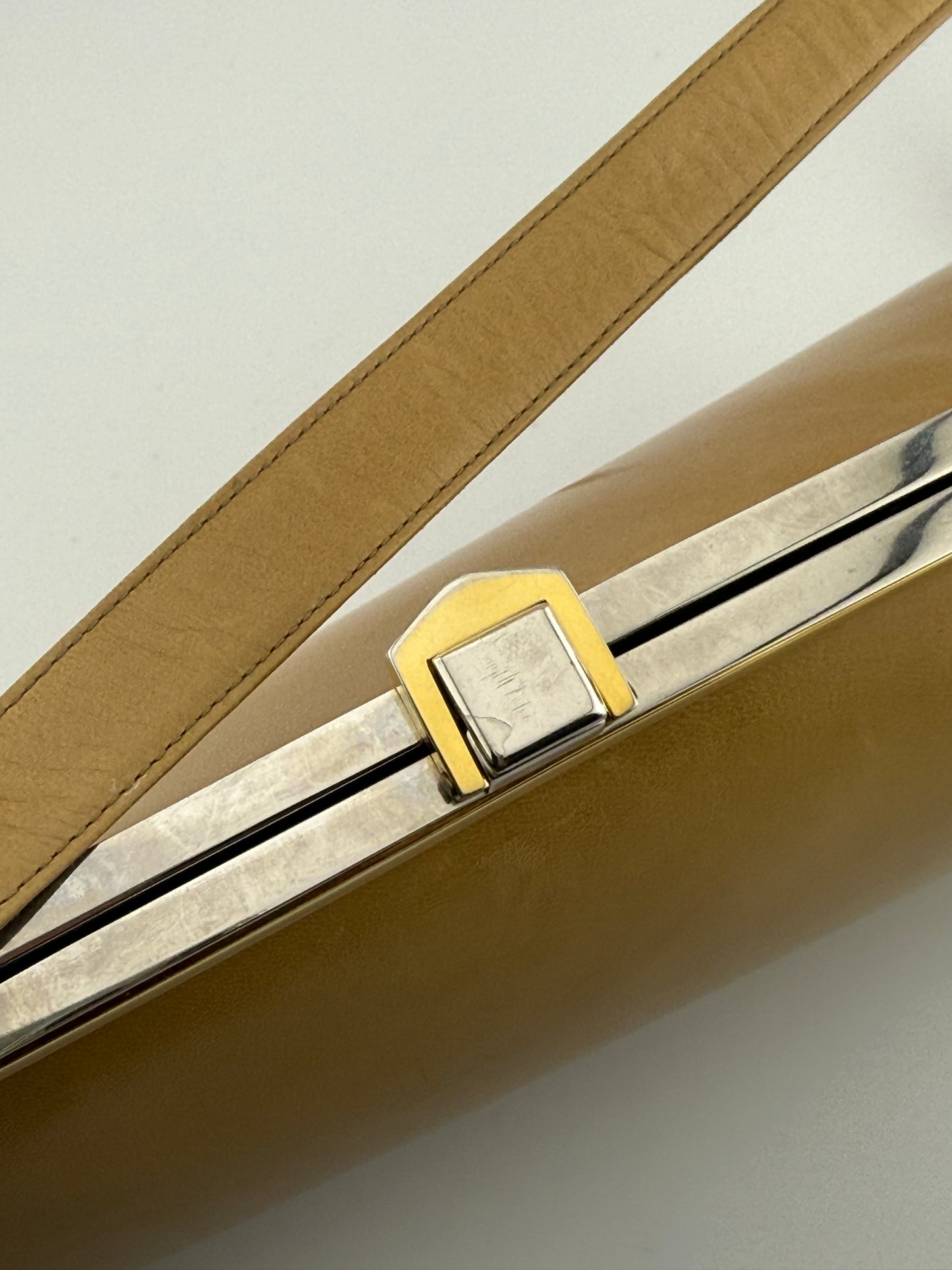 Gina London Vintage Style Clutch with Single Strap - Light Caramel (O/S)