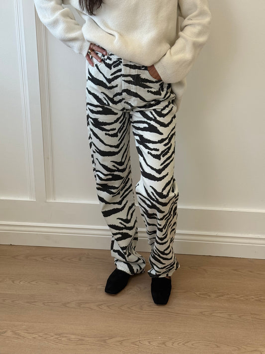 Reformation High-Rise Jean with Tiger Print (27)