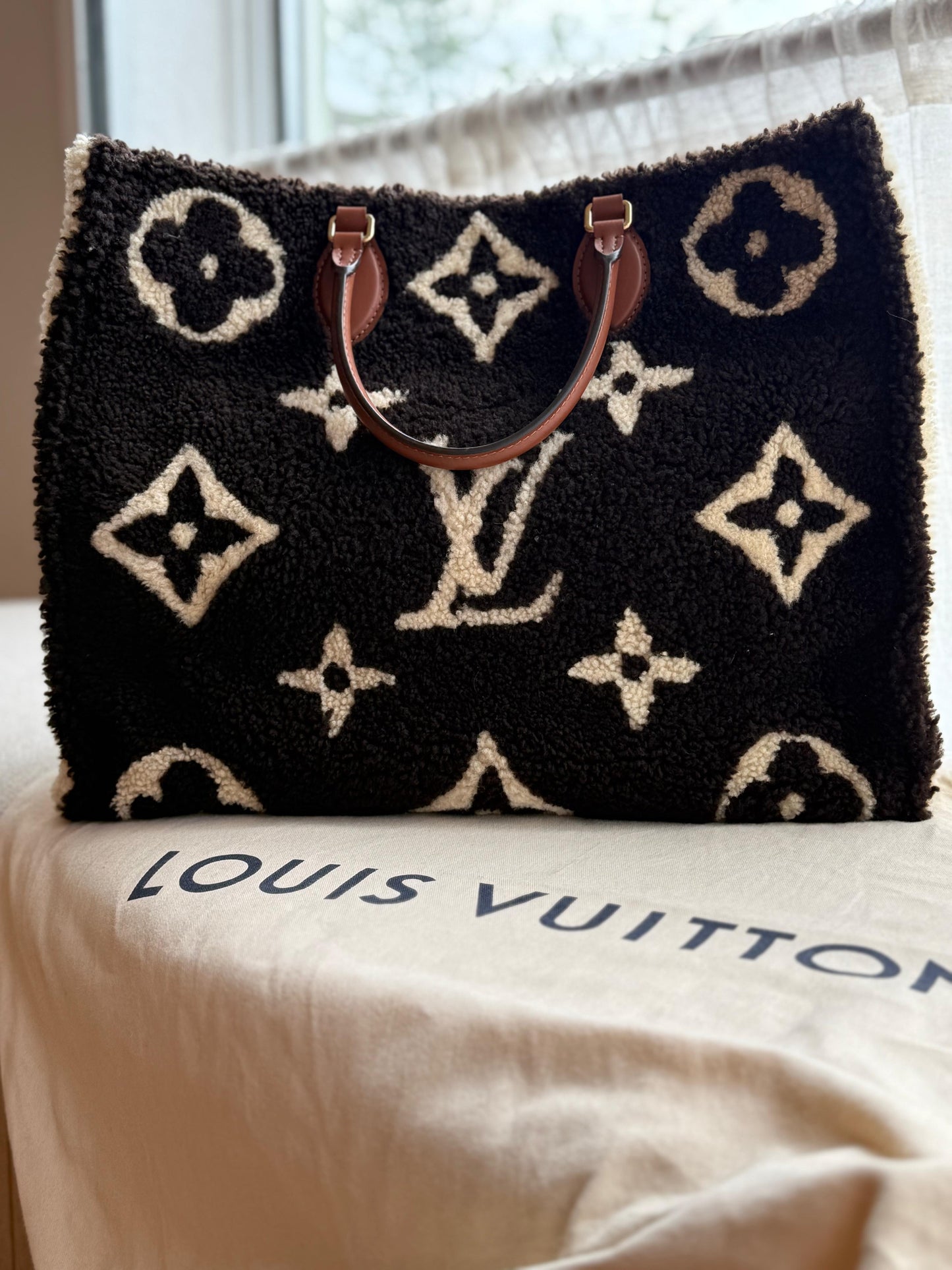 Louis Vuitton Monogram LV Teddy Onthedo GM Tote Bag Monogram Teddy M55240 Brown Woman Auth LV New