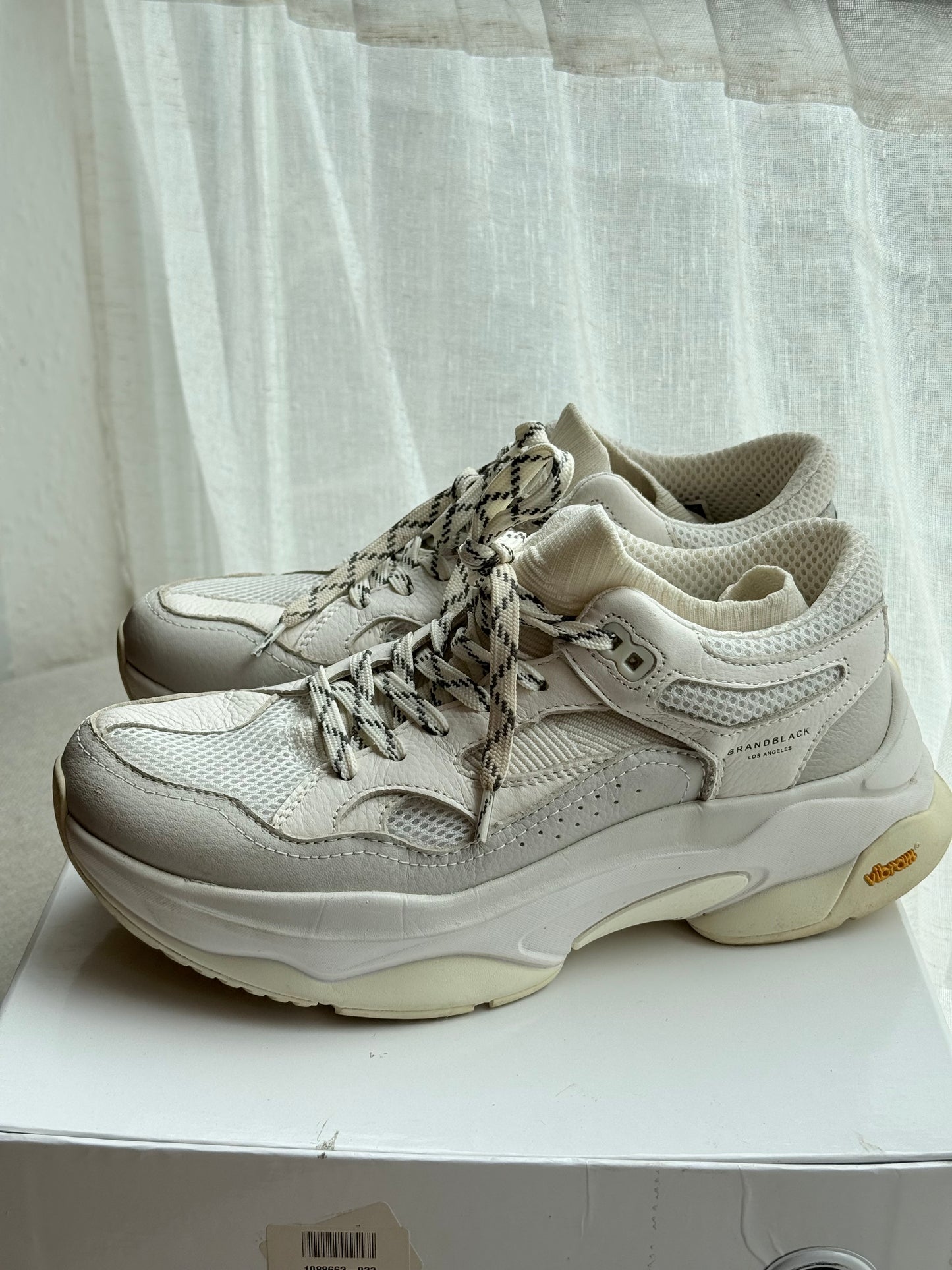Brand Black Saga Trainers – Size 6