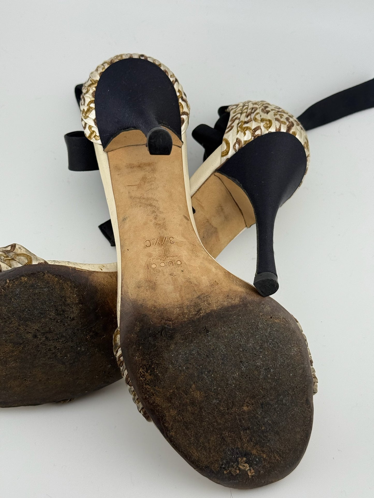 Gucci Ankle Tie Heels – Cream & Black (EU 37.5)