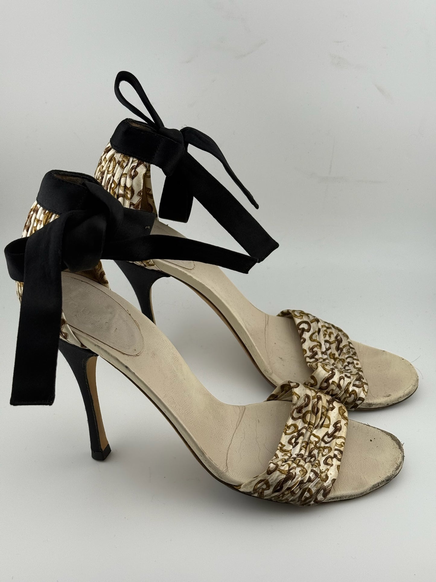 Gucci Ankle Tie Heels – Cream & Black (EU 37.5)