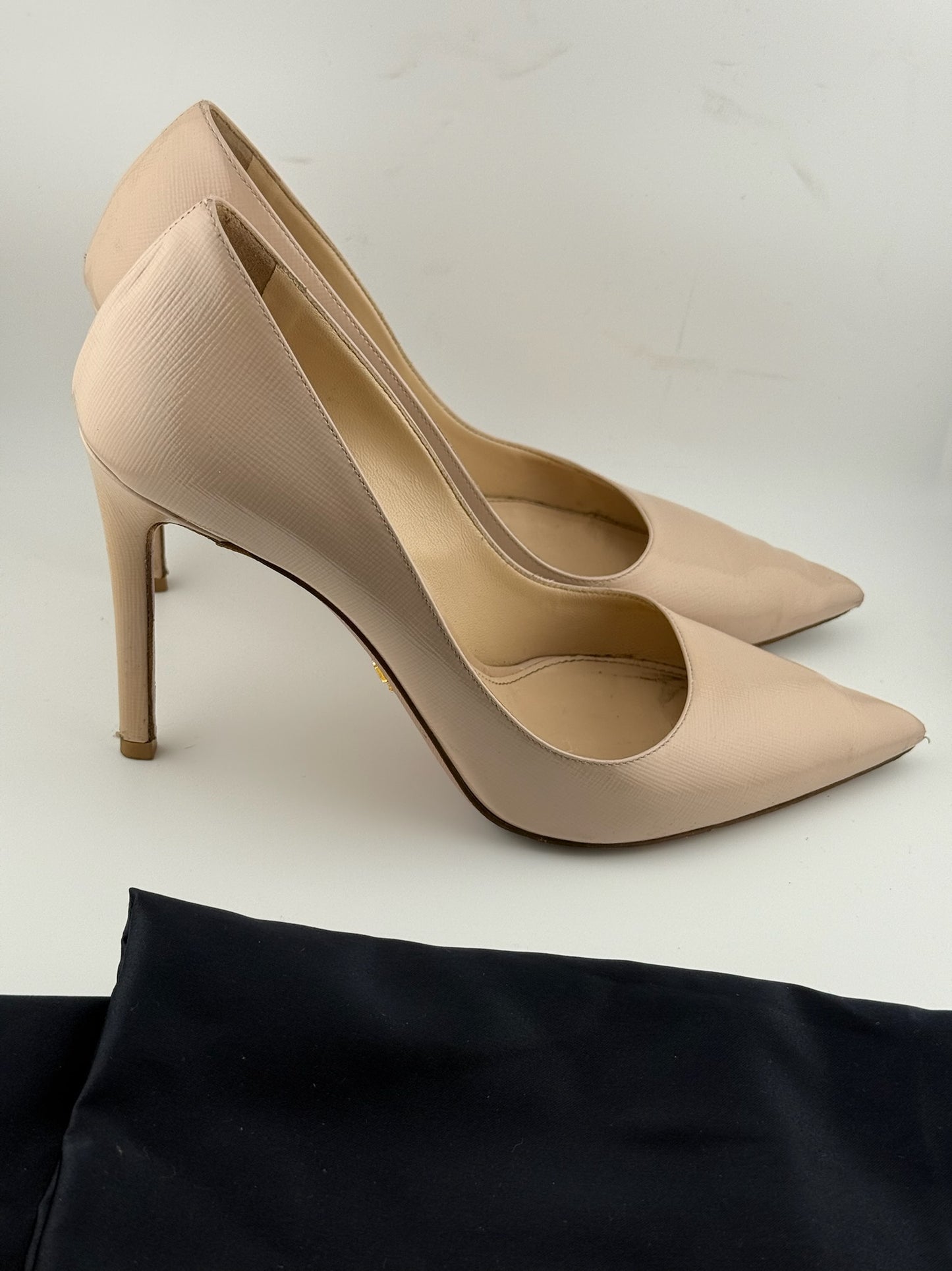 Prada Pointed Toe Pumps – Nude (EU 38.5)