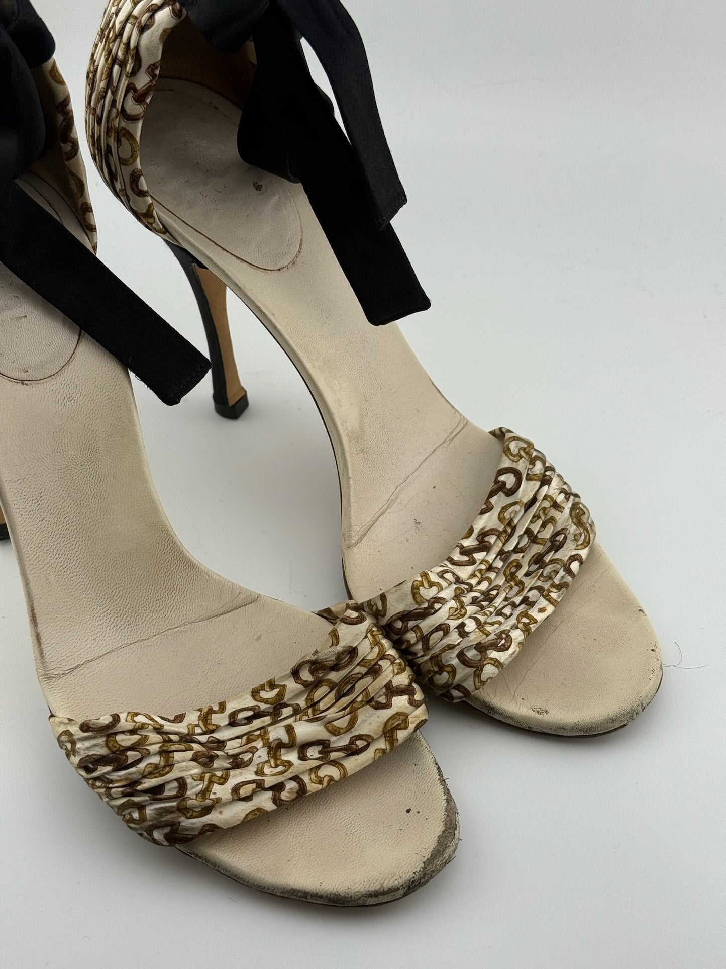 Gucci Ankle Tie Heels – Cream & Black (EU 37.5)