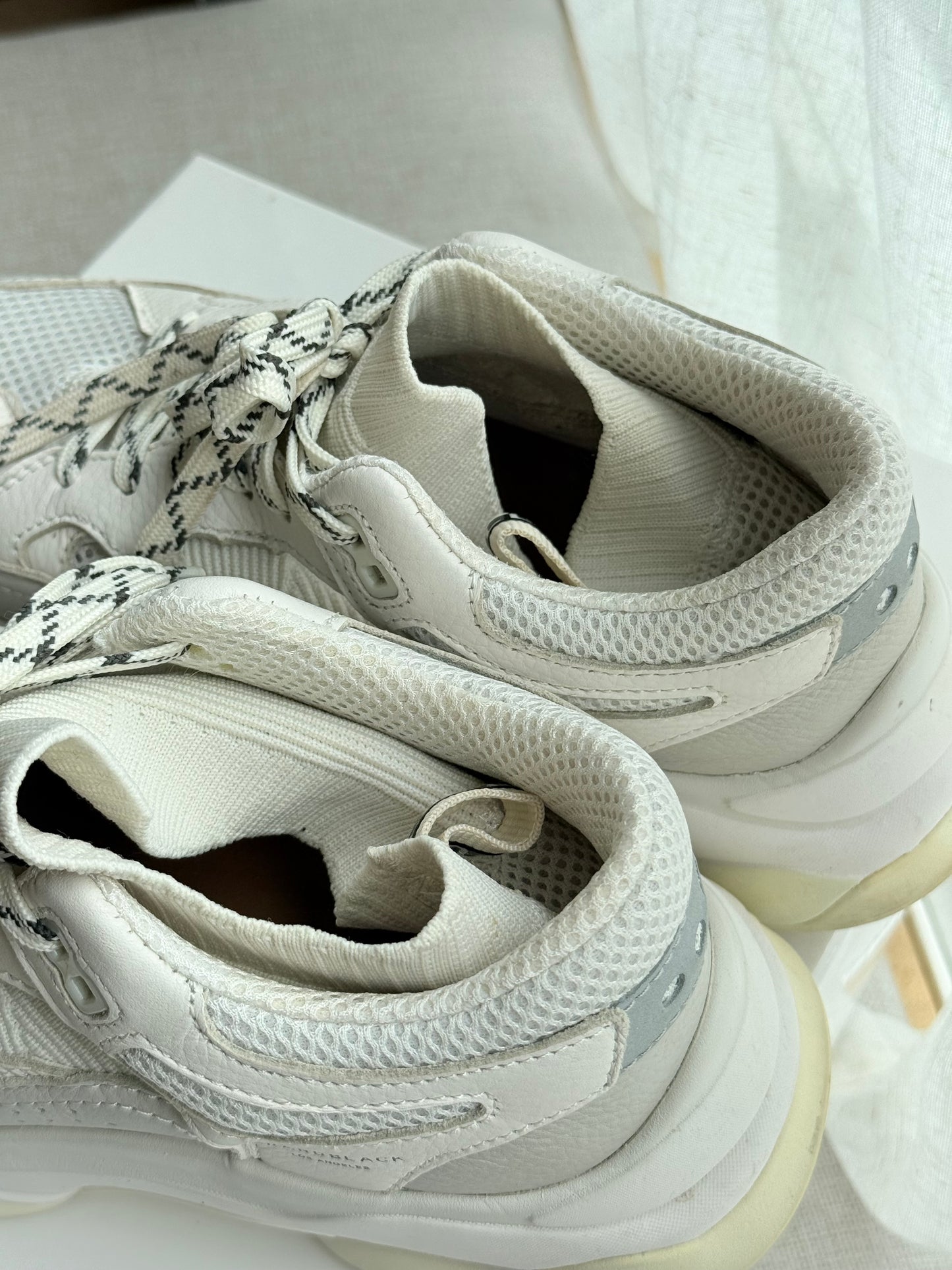 Brand Black Saga Trainers – Size 6