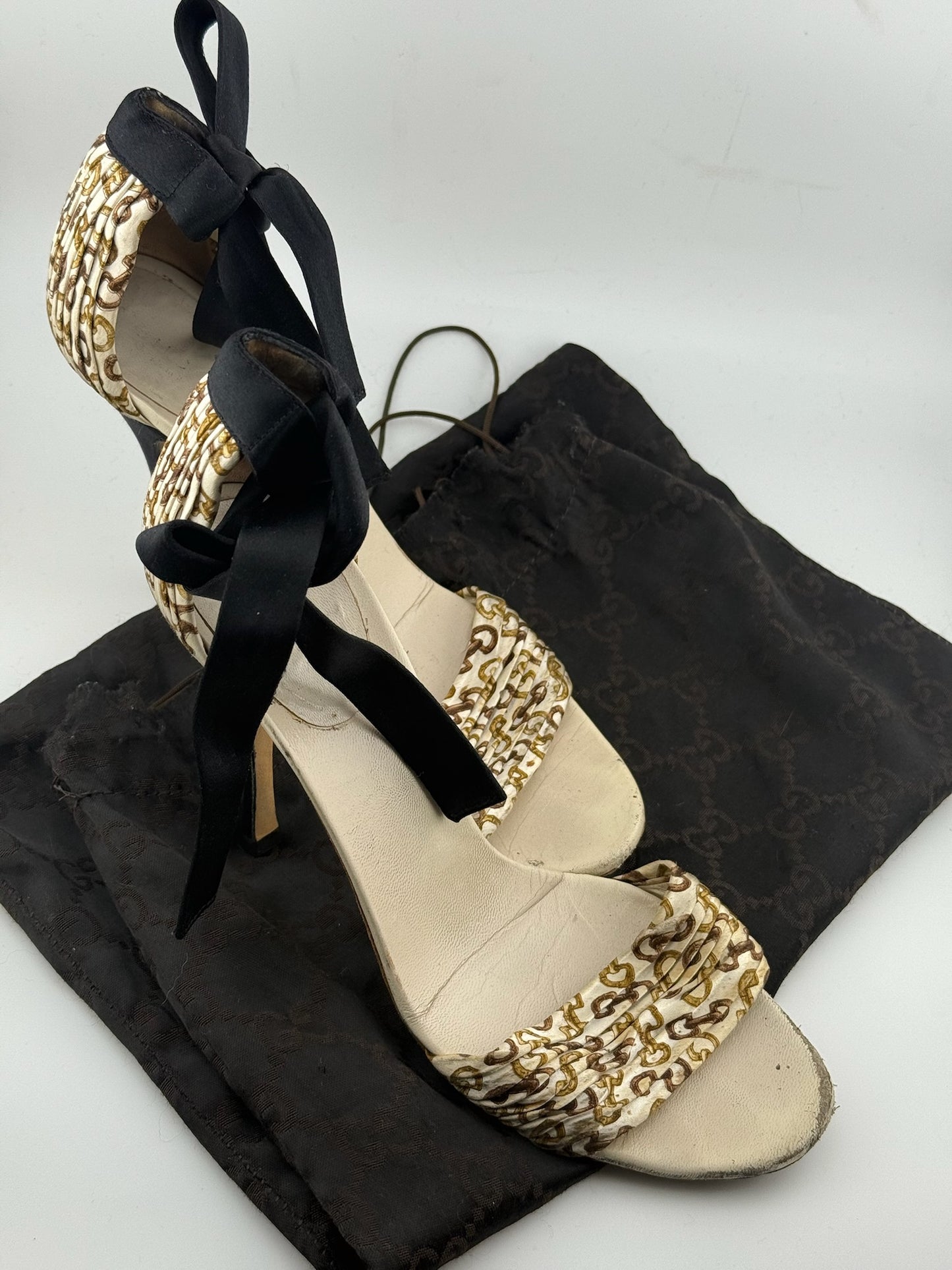 Gucci Ankle Tie Heels – Cream & Black (EU 37.5)