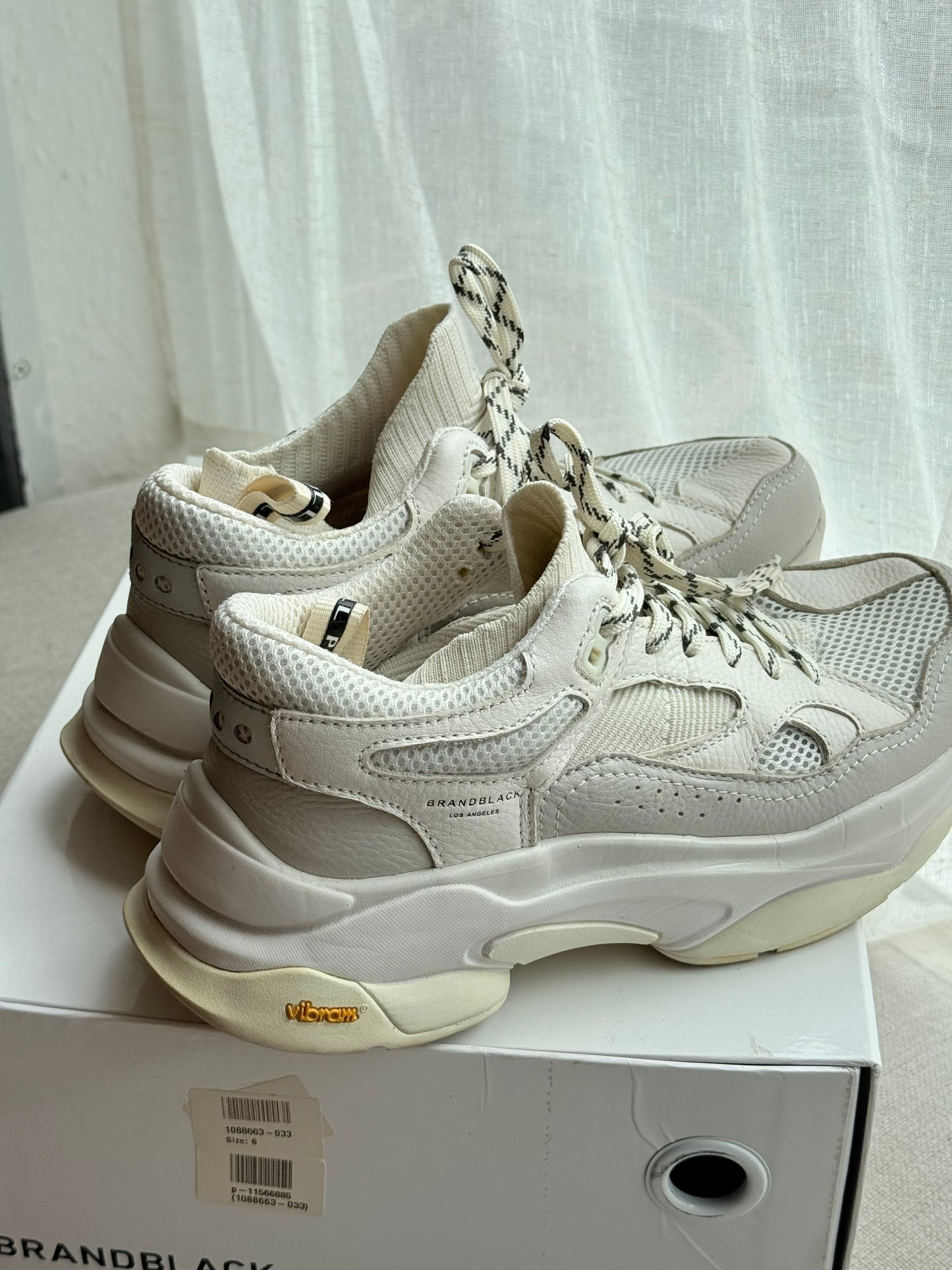 Brand Black Saga Trainers – Size 6